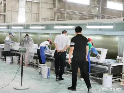 北京紫名都裝飾董事長(zhǎng)尤月林考察曲簡(jiǎn)全屋定制品牌工廠店